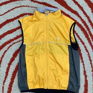 North Face thin rain resistant vest sz M